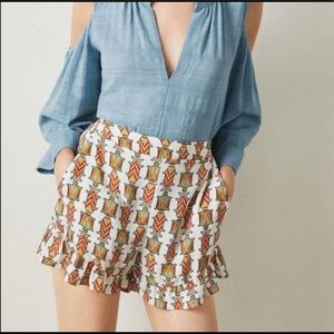 bcbgmaxazria turtle ruffled shorts, size medium